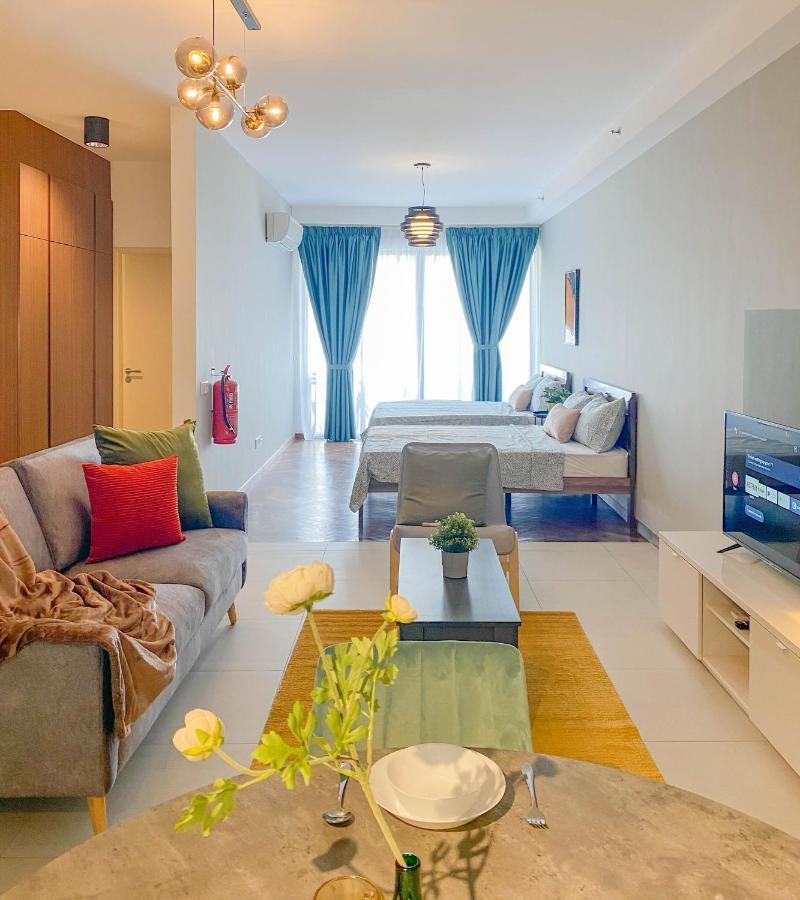 The Landmark - Merveilles Mogercs * George Town